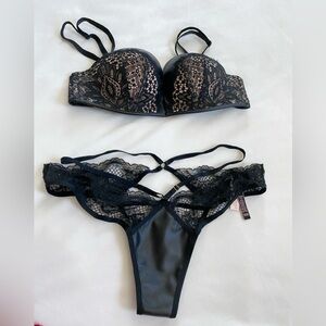 Rare‎ 2 Piece Matching Set: BOMBSHELL Bra 32B + Panty Small Faux Leather new
